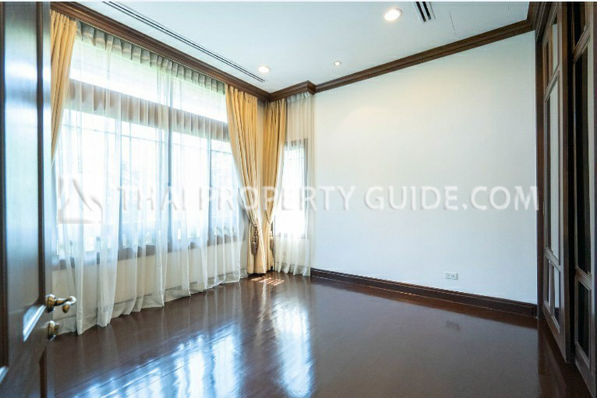 House with Private Pool in Sathorn 