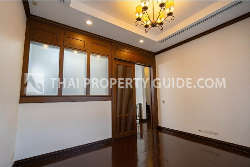 House with Private Pool in Sathorn 