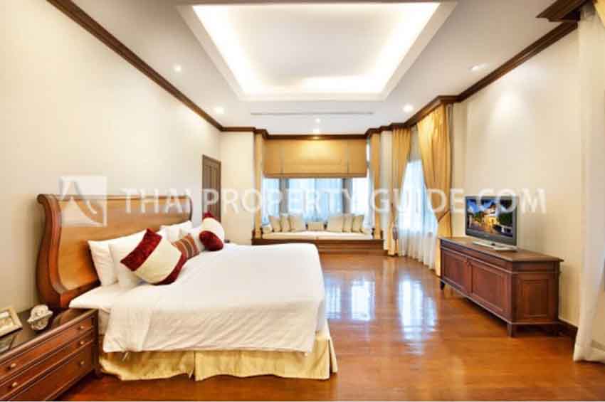 House with Private Pool in Sathorn 