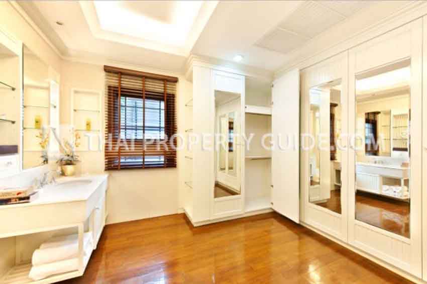 House with Private Pool in Sathorn 