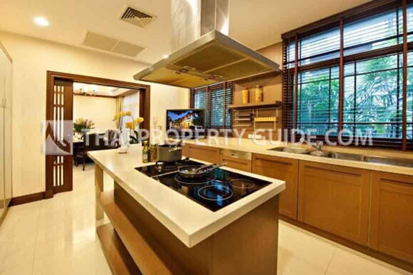 House with Private Pool in Sathorn 