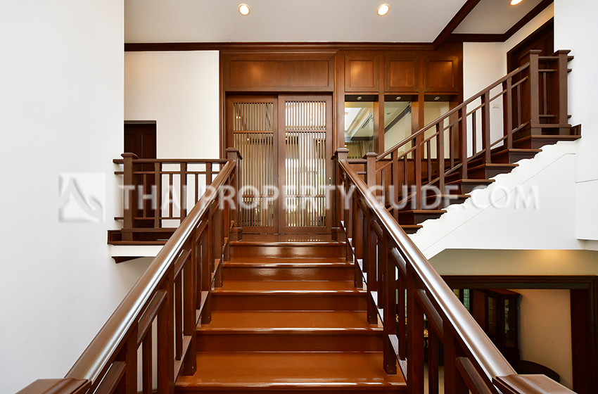 House with Private Pool in Sathorn 