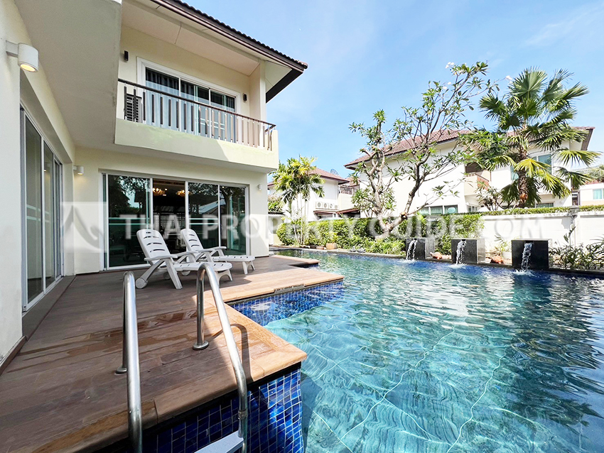 House with Private Pool in Srinakarin