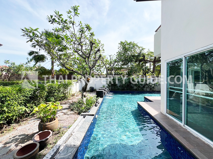 House with Private Pool in Srinakarin 