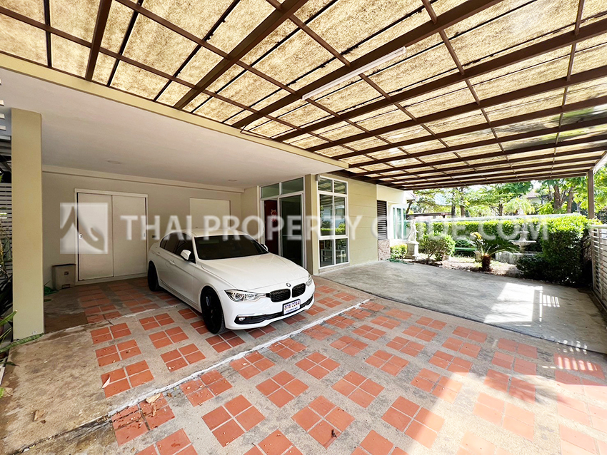 House with Private Pool in Srinakarin 