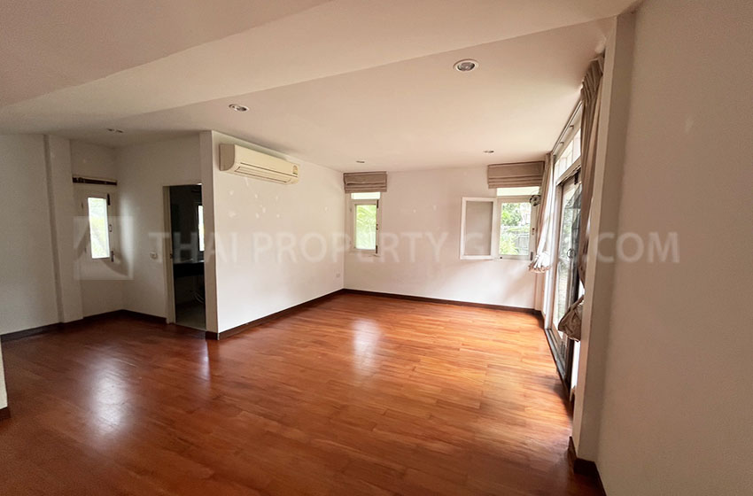 House with Private Pool in Sukhumvit 