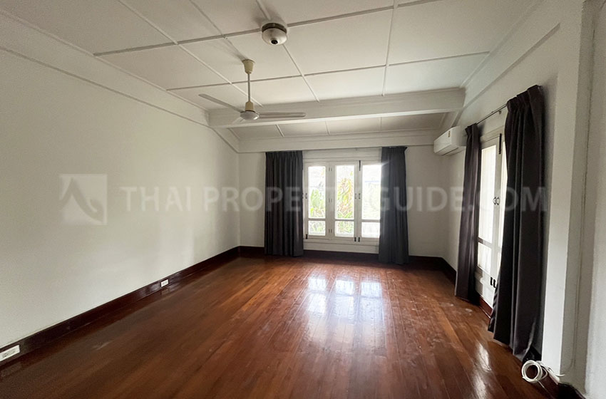 House with Private Pool in Sukhumvit 