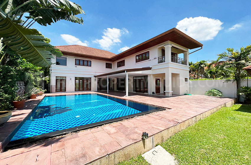 House with Private Pool in Sukhumvit : Panya Village On-Nut 