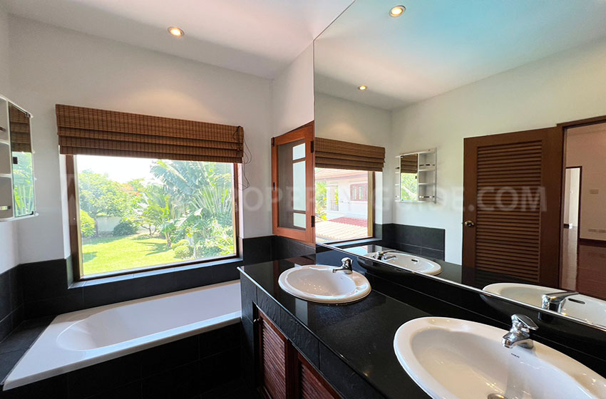 House with Private Pool in Sukhumvit : Panya Village On-Nut 