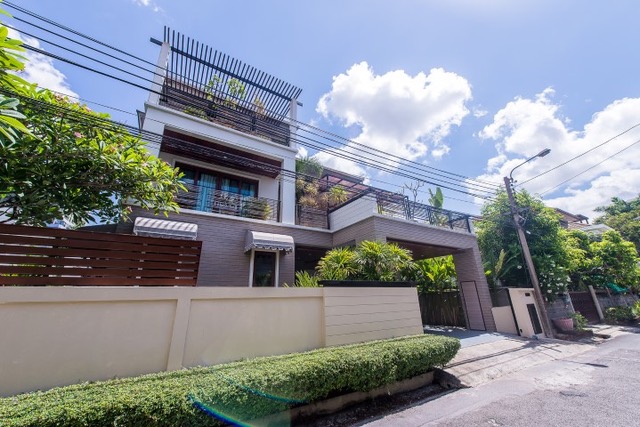 House with Private Pool in Sukhumvit 