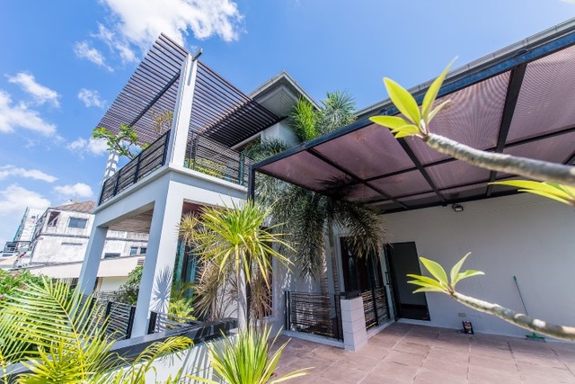 House with Private Pool in Sukhumvit 