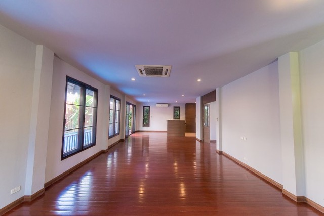 House with Private Pool in Sukhumvit 