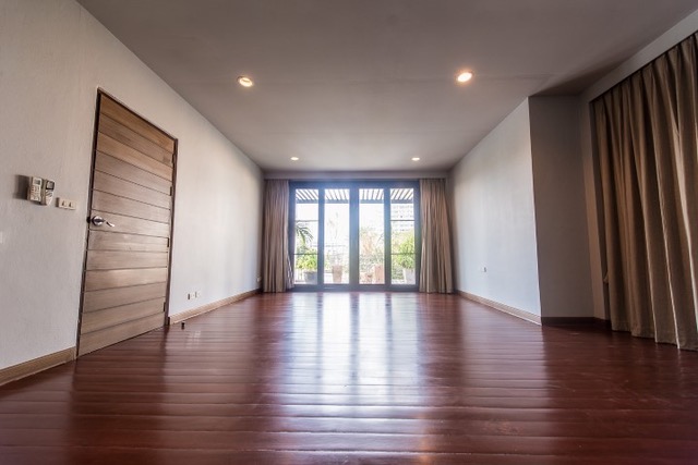 House with Private Pool in Sukhumvit 