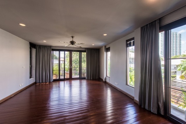 House with Private Pool in Sukhumvit 