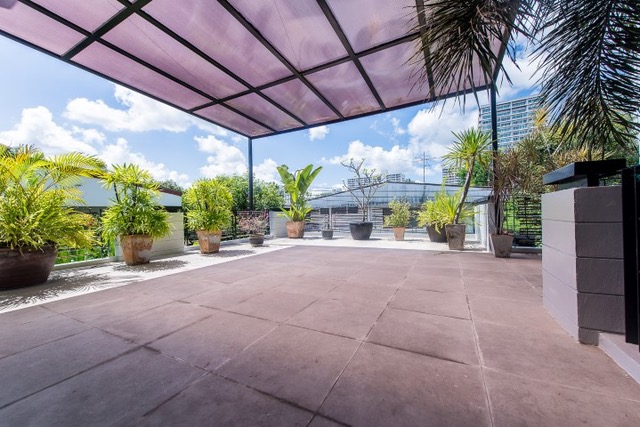 House with Private Pool in Sukhumvit 
