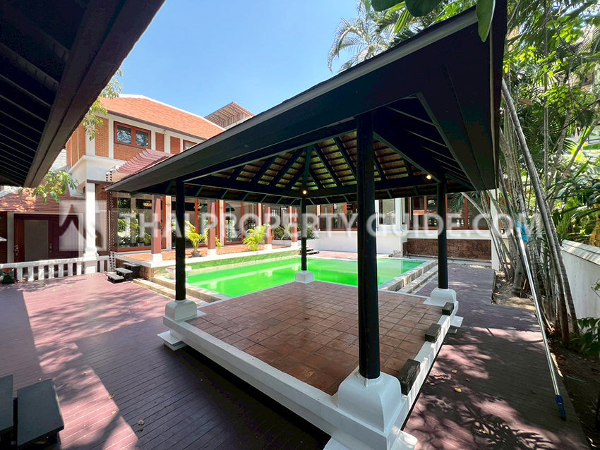 House with Private Pool in Sukhumvit 