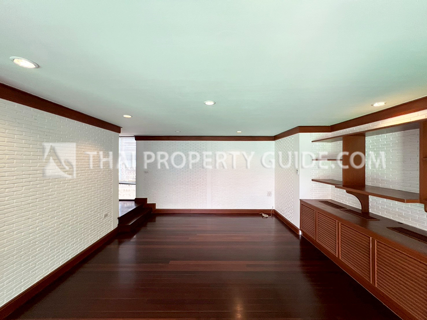 House with Private Pool in Sukhumvit 