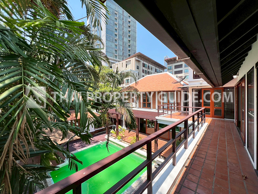 House with Private Pool in Sukhumvit 