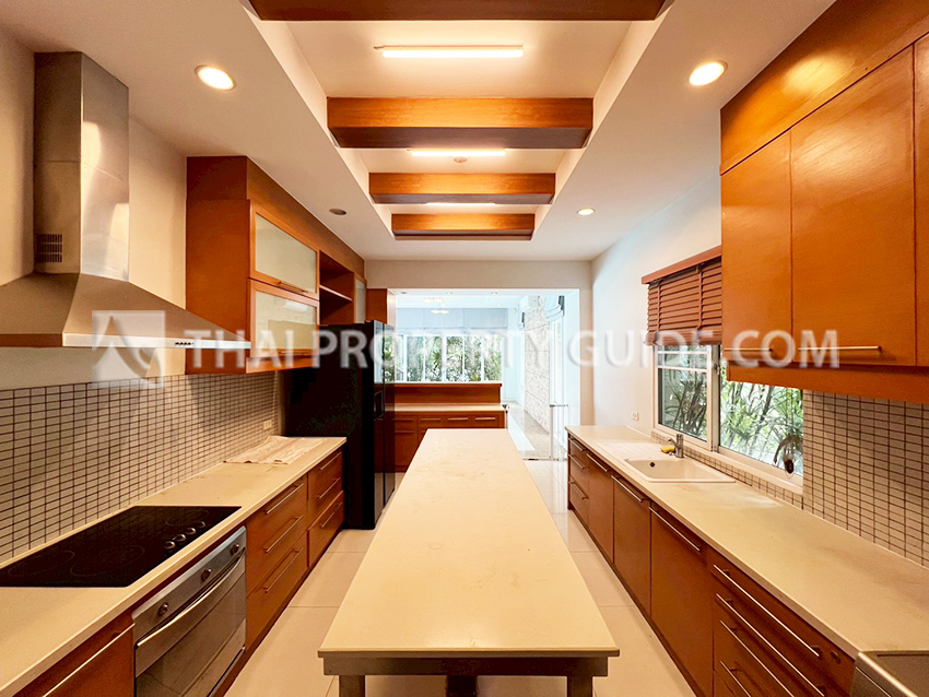 House with Private Pool in Sukhumvit 