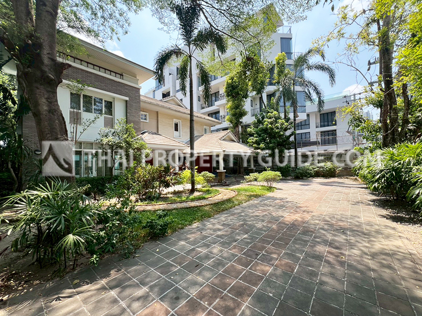 House with Private Pool in Sukhumvit 