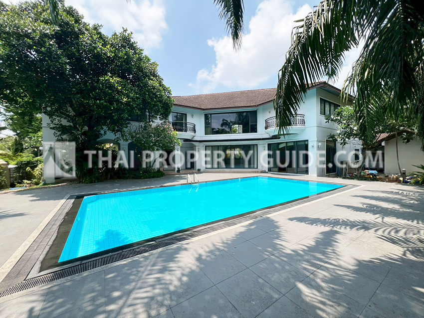 House with Private Pool for rent in Sukhumvit