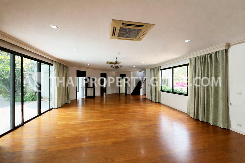 House with Private Pool in Sukhumvit : Panya Village On-Nut 