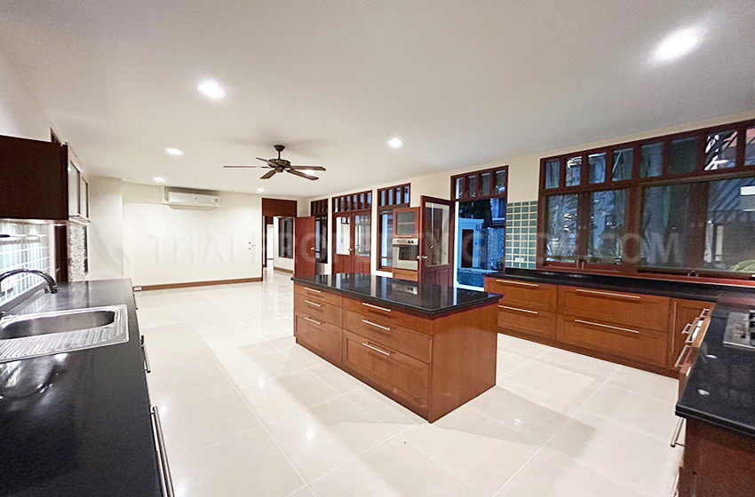 House with Private Pool in Sukhumvit 