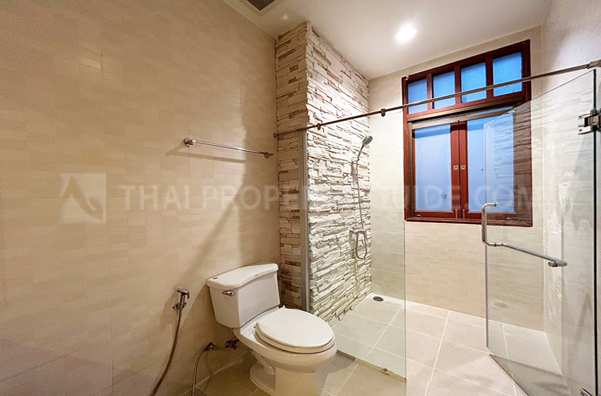 House with Private Pool in Sukhumvit 