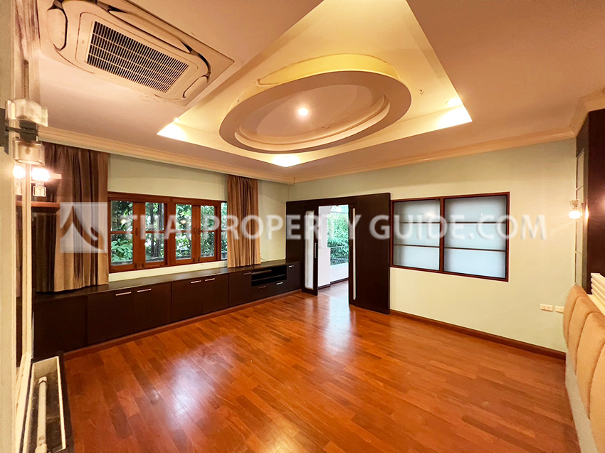 House with Private Pool in Sukhumvit 