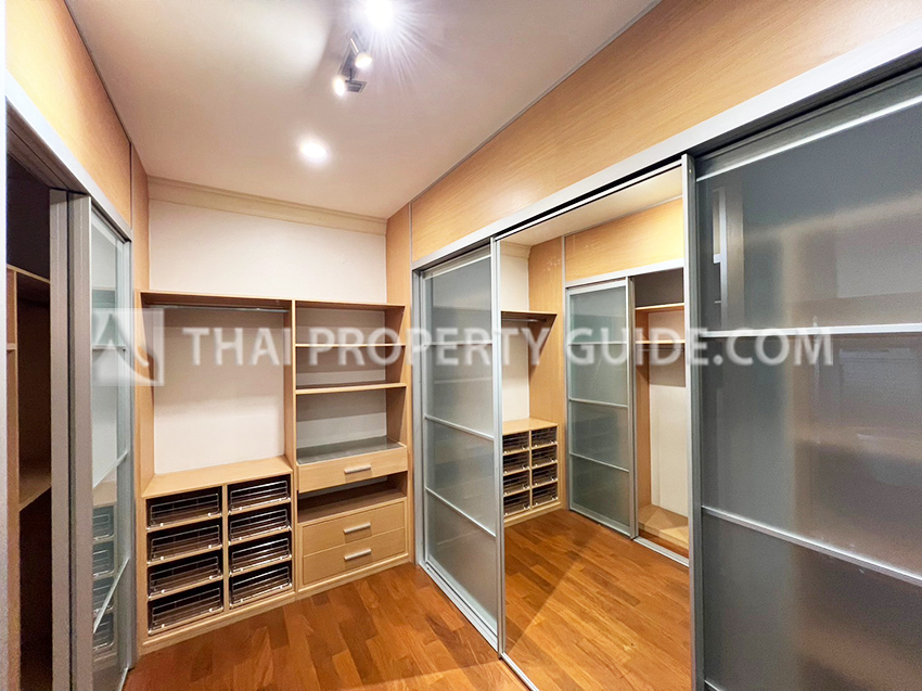 House with Private Pool in Sukhumvit 