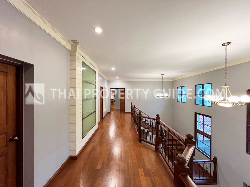 House with Private Pool in Sukhumvit 