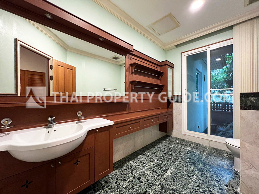 House with Private Pool in Sukhumvit 