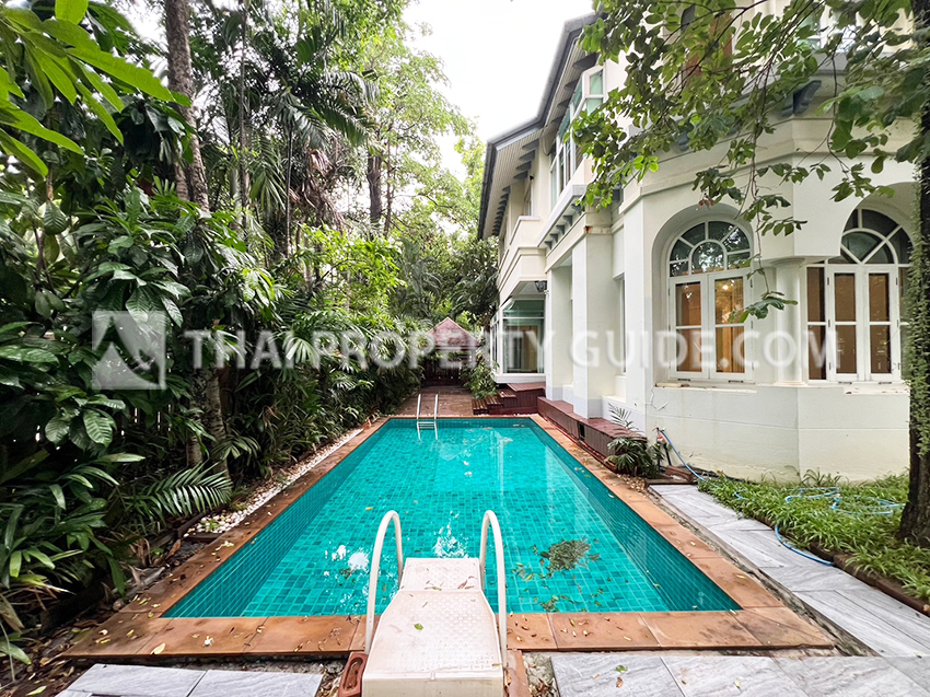 House with Private Pool in Sukhumvit 