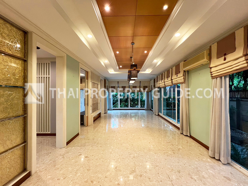 House with Private Pool in Sukhumvit 