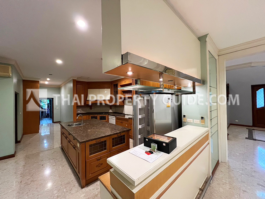 House with Private Pool in Sukhumvit 