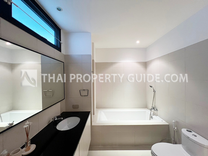 House with Private Pool in Sukhumvit 