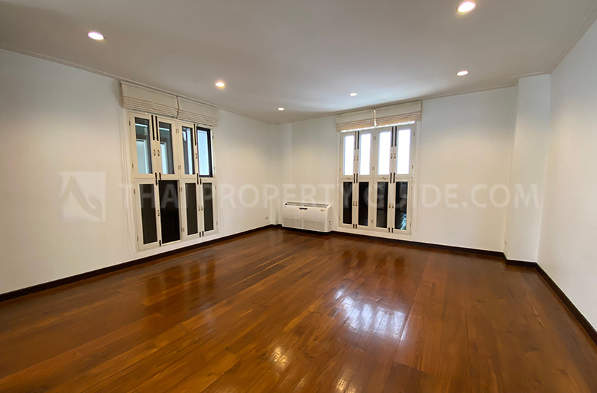 House with Private Pool in Sukhumvit 