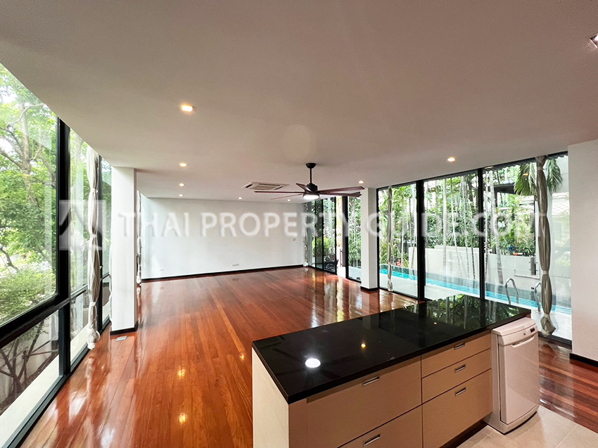 House with Private Pool in Sukhumvit 