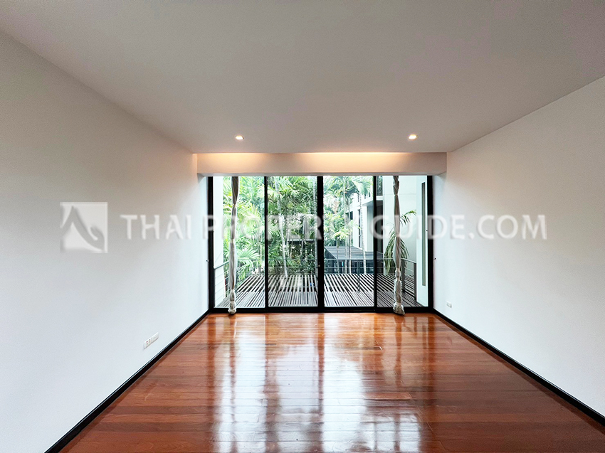 House with Private Pool in Sukhumvit 