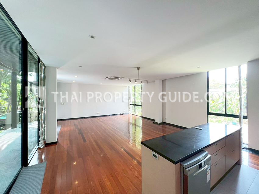 House with Private Pool in Sukhumvit 