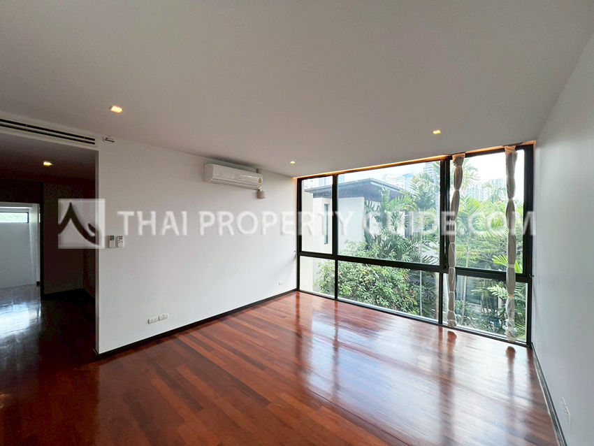 House with Private Pool in Sukhumvit 