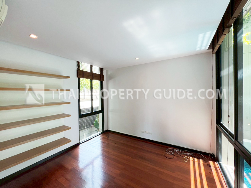 House with Private Pool in Sukhumvit 