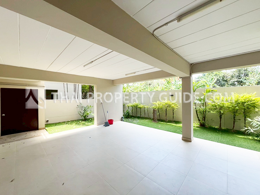 House with Private Pool in Sukhumvit 
