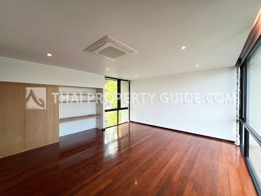 House with Private Pool in Sukhumvit 