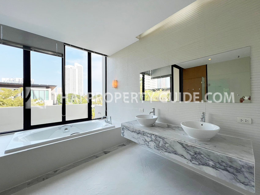 House with Private Pool in Sukhumvit 