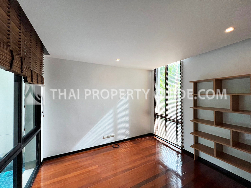 House with Private Pool in Sukhumvit 