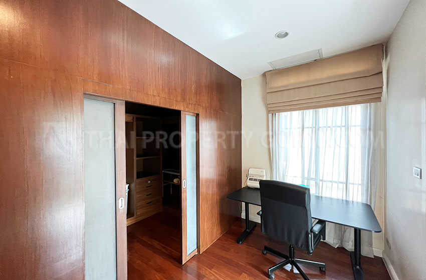 House with Private Pool in Sukhumvit 