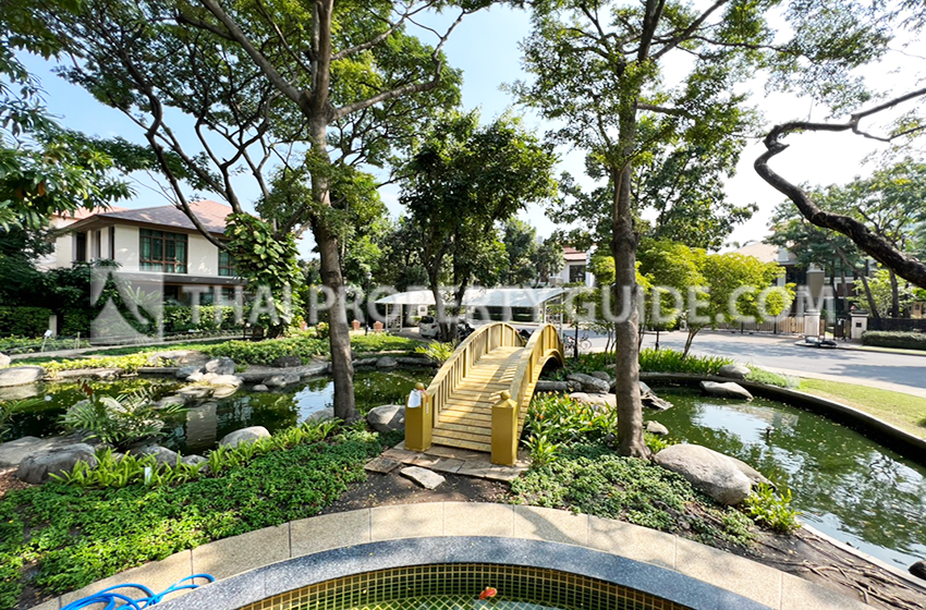 House with Private Pool in Sukhumvit 