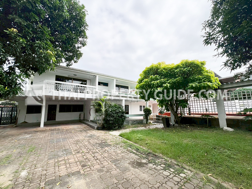 House with Private Pool for rent in Sukhumvit