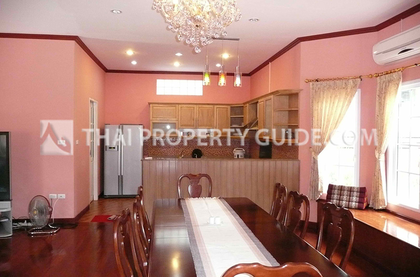 House with Private Pool in Sukhumvit 